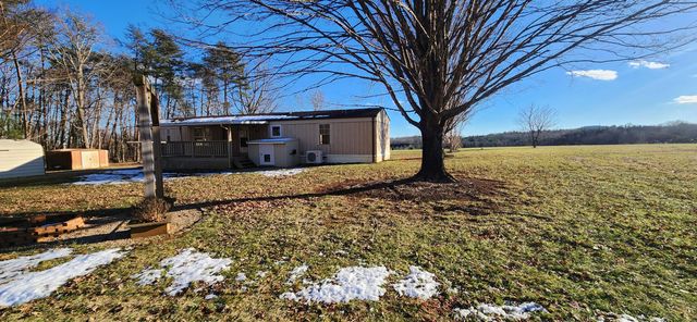 621 Kent RD, Wirtz, VA 24184