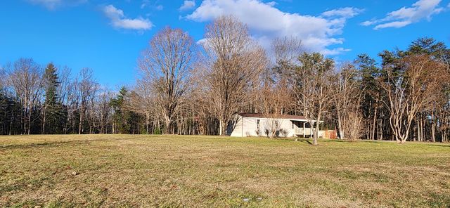 621 Kent RD, Wirtz, VA 24184