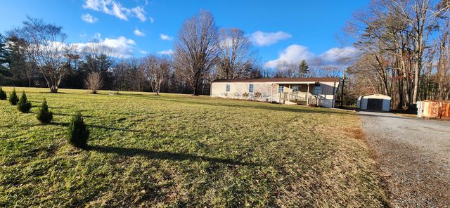 621 Kent RD, Wirtz, VA 24184