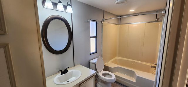 621 Kent RD, Wirtz, VA 24184