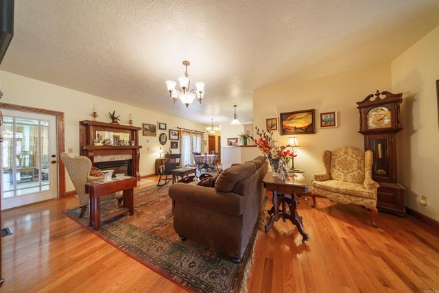 345 Backbone Road, Evening Shade, AR 72432