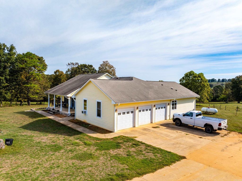 345 Backbone Road, Evening Shade, AR 72432