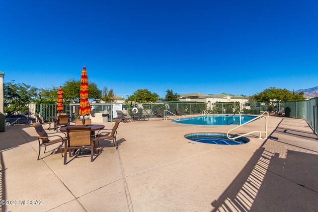 2372 W Via Di Silvio, Tucson, AZ 85741