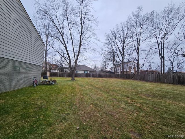 26208 Franklin Pointe Drive, Southfield, MI 48034