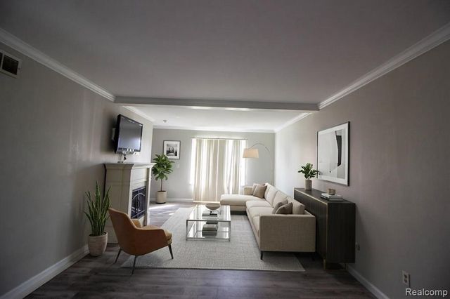 26208 Franklin Pointe Drive, Southfield, MI 48034