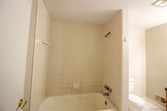 26208 Franklin Pointe Drive, Southfield, MI 48034