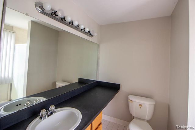 26208 Franklin Pointe Drive, Southfield, MI 48034