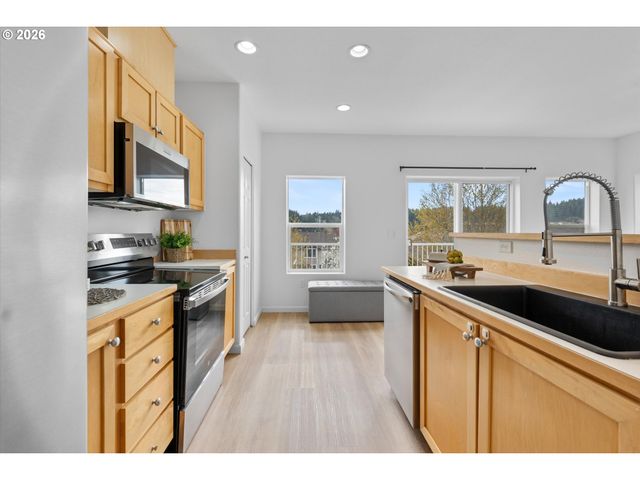 15250 Sw SPARROW Loop 105, Beaverton, OR 97007