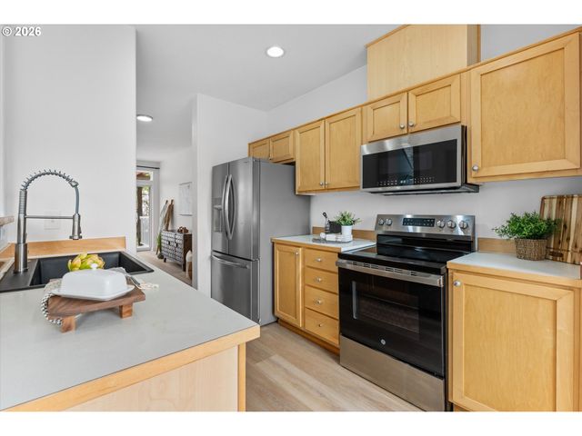 15250 Sw SPARROW Loop 105, Beaverton, OR 97007