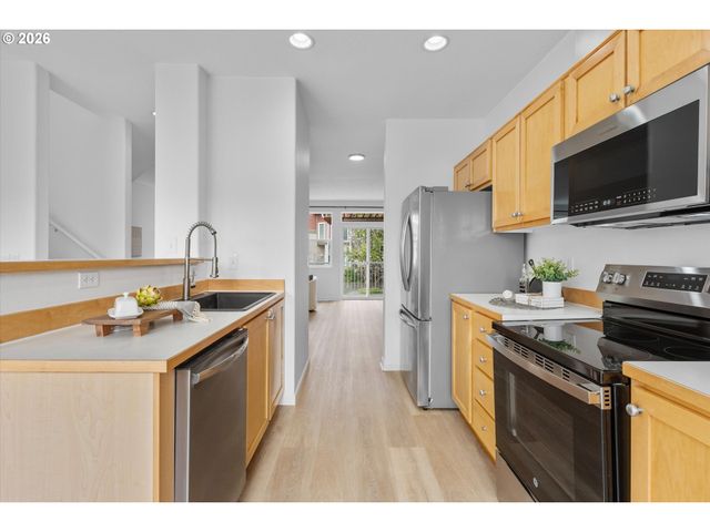 15250 Sw SPARROW Loop 105, Beaverton, OR 97007