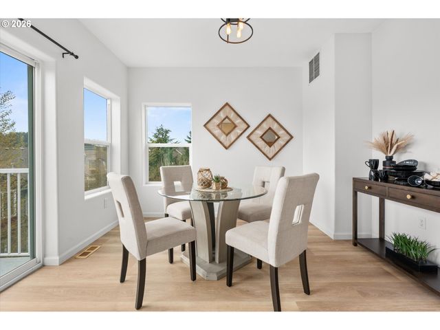 15250 Sw SPARROW Loop 105, Beaverton, OR 97007