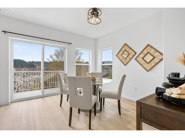 15250 Sw SPARROW Loop 105, Beaverton, OR 97007