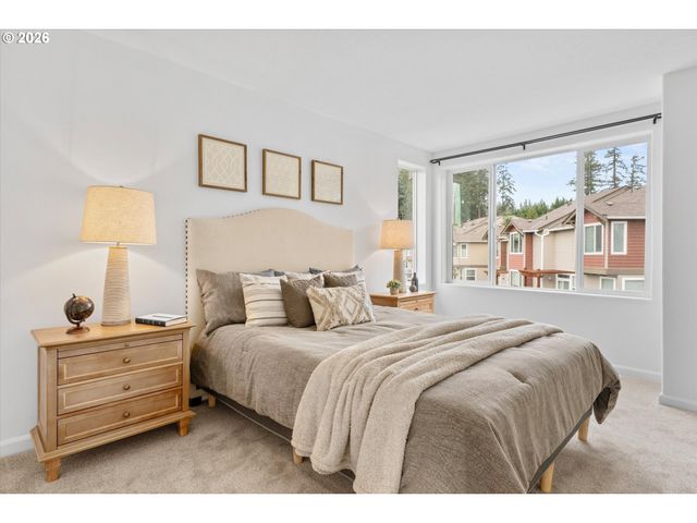 15250 Sw SPARROW Loop 105, Beaverton, OR 97007