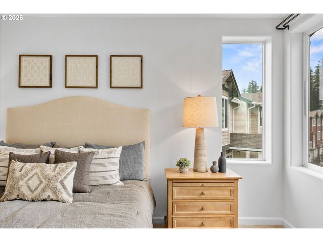 15250 Sw SPARROW Loop 105, Beaverton, OR 97007