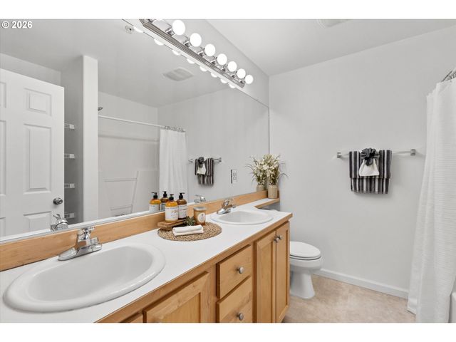 15250 Sw SPARROW Loop 105, Beaverton, OR 97007