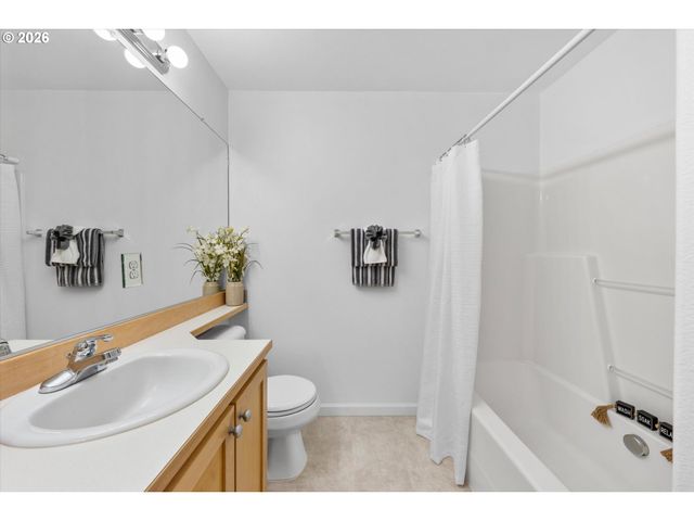 15250 Sw SPARROW Loop 105, Beaverton, OR 97007