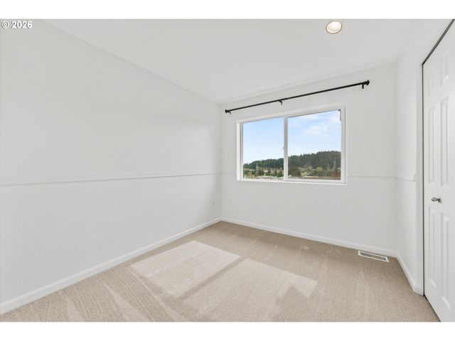 15250 Sw SPARROW Loop 105, Beaverton, OR 97007