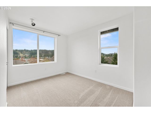 15250 Sw SPARROW Loop 105, Beaverton, OR 97007