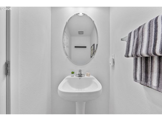 15250 Sw SPARROW Loop 105, Beaverton, OR 97007