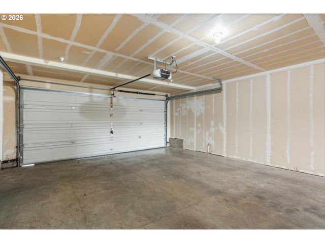 15250 Sw SPARROW Loop 105, Beaverton, OR 97007