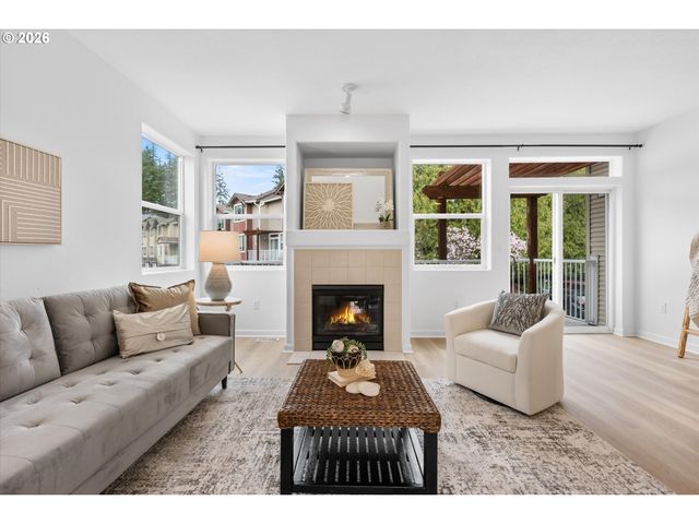 15250 Sw SPARROW Loop 105, Beaverton, OR 97007