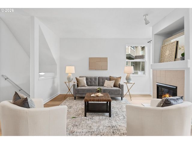 15250 Sw SPARROW Loop 105, Beaverton, OR 97007