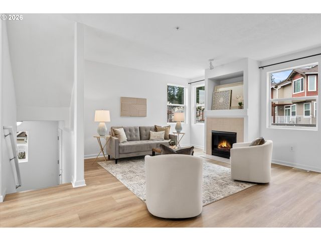 15250 Sw SPARROW Loop 105, Beaverton, OR 97007