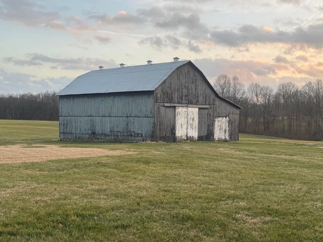 586 Harristown Road, Russell Springs, KY 42642