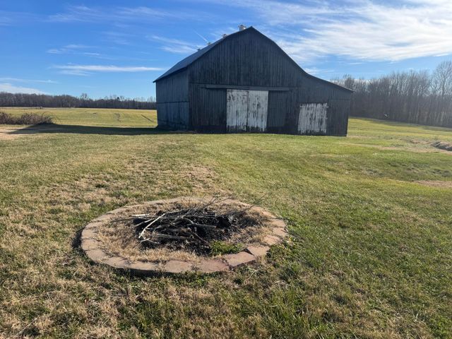 586 Harristown Road, Russell Springs, KY 42642