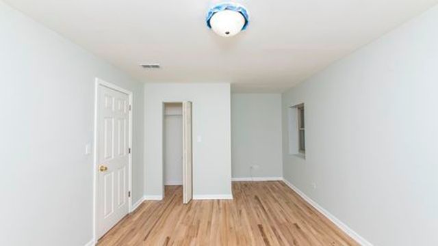 6136 N Mozart Street 1, Chicago, IL 60659