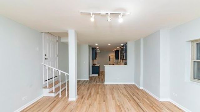 6136 N Mozart Street 1, Chicago, IL 60659