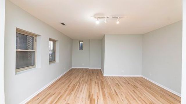 6136 N Mozart Street 1, Chicago, IL 60659