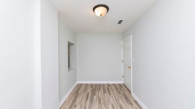 6136 N Mozart Street 1, Chicago, IL 60659