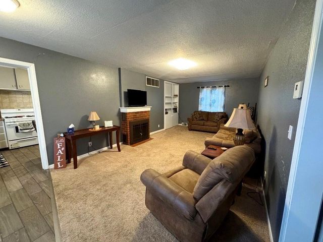 205 E Van Buren Street, Gallatin, MO 64640