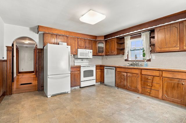 416 Rochdale St, Auburn, MA 01501