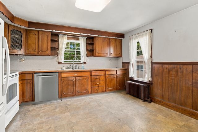 416 Rochdale St, Auburn, MA 01501