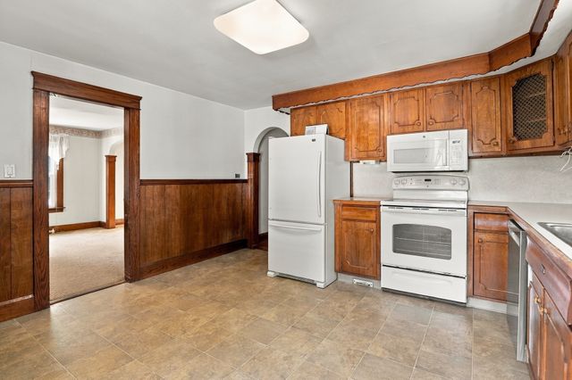 416 Rochdale St, Auburn, MA 01501