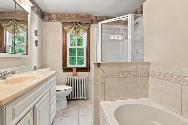 416 Rochdale St, Auburn, MA 01501