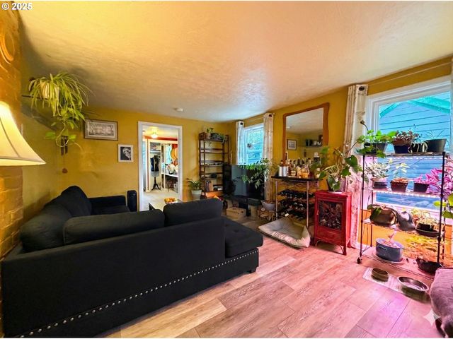 1018 7TH St Nw, Salem, OR 97304