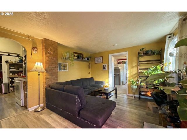 1018 7TH St Nw, Salem, OR 97304