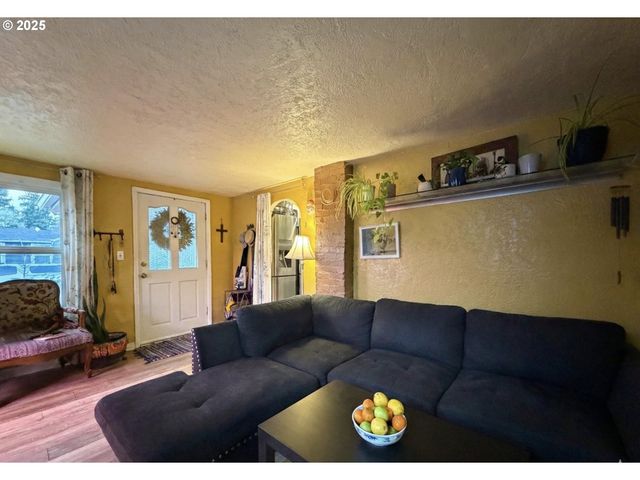 1018 7TH St Nw, Salem, OR 97304