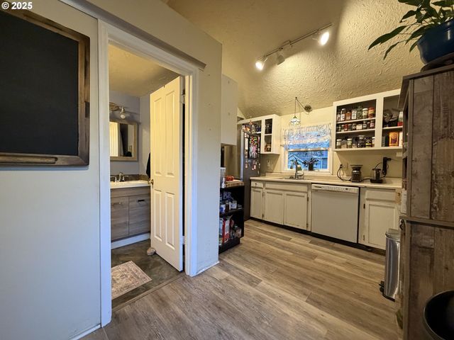 1018 7TH St Nw, Salem, OR 97304