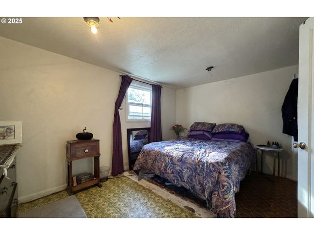 1018 7TH St Nw, Salem, OR 97304