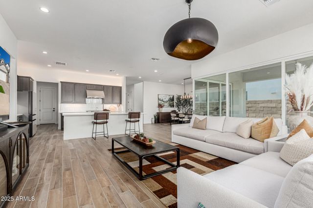 17360 W CRAWFORDSVILLE Drive, Surprise, AZ 85388