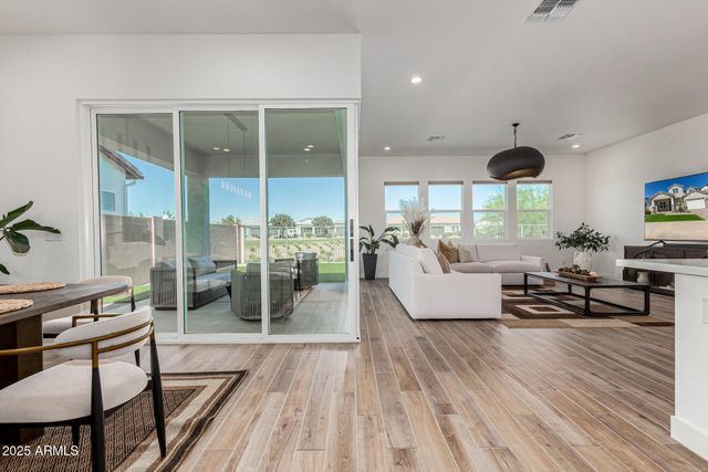 17360 W CRAWFORDSVILLE Drive, Surprise, AZ 85388