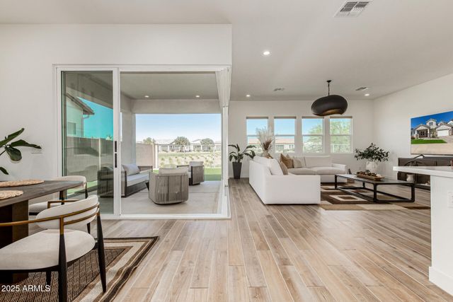 17360 W CRAWFORDSVILLE Drive, Surprise, AZ 85388