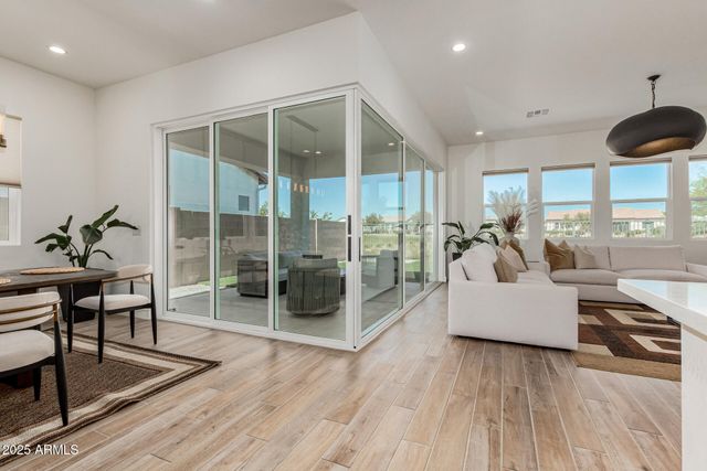 17360 W CRAWFORDSVILLE Drive, Surprise, AZ 85388