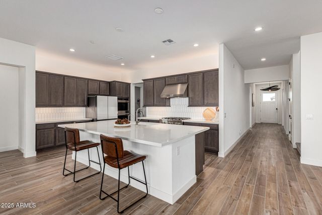 17360 W CRAWFORDSVILLE Drive, Surprise, AZ 85388