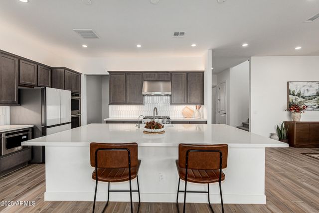 17360 W CRAWFORDSVILLE Drive, Surprise, AZ 85388