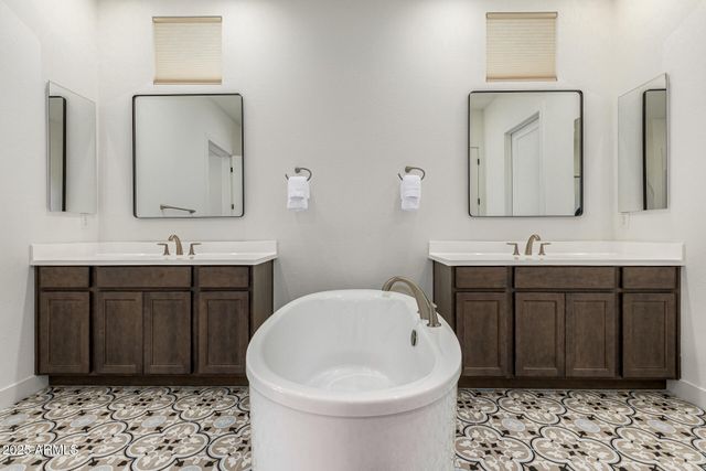 17360 W CRAWFORDSVILLE Drive, Surprise, AZ 85388